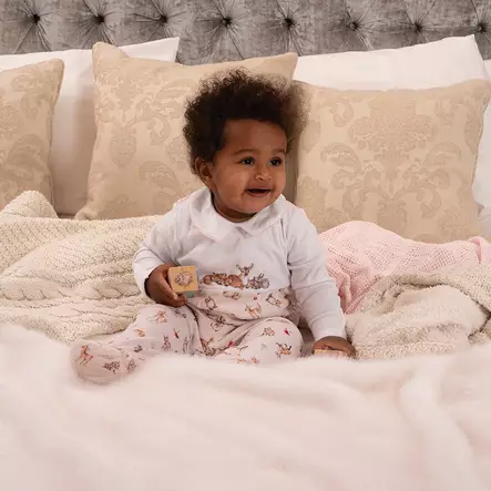 Wrendale potkupuku Isolla Metsäkuviolla - Lahja vauvalle - 20005 - 1