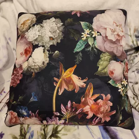 Tyyny kukat mustalla pohjalla - Tyynyt ja tyynynpäälliset - 8717459684799 - 4